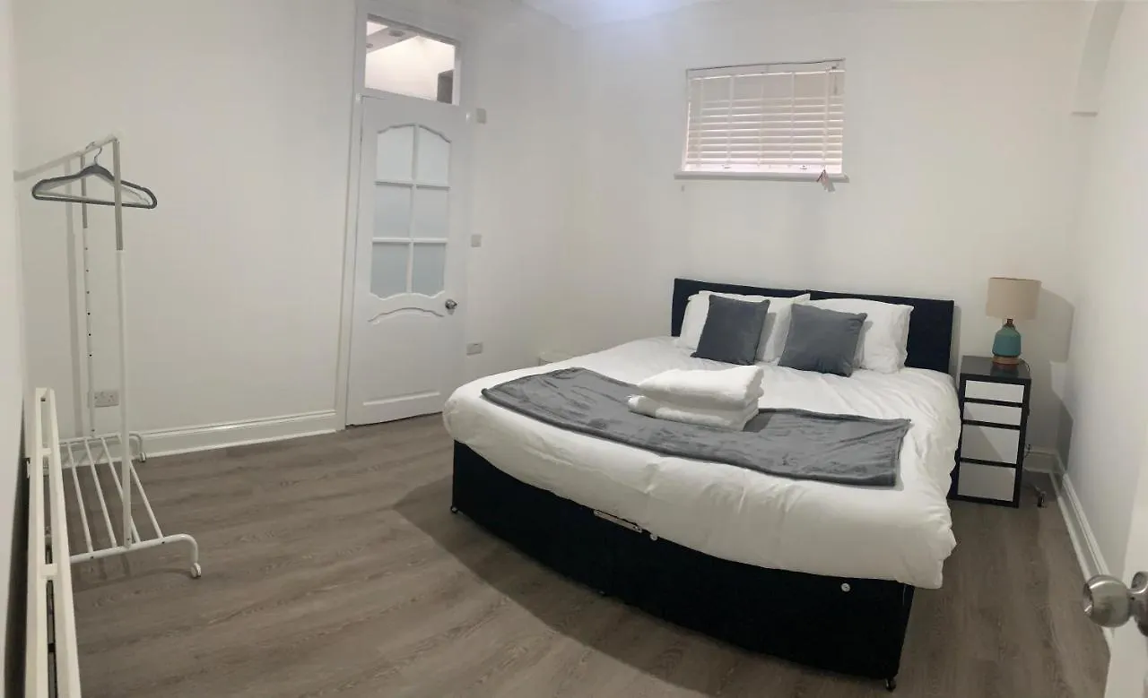 Daire Beautiful 4 Ensuite Bedroom House, Free Wifi, Parking, Family, Corporate, Contractors Ilford