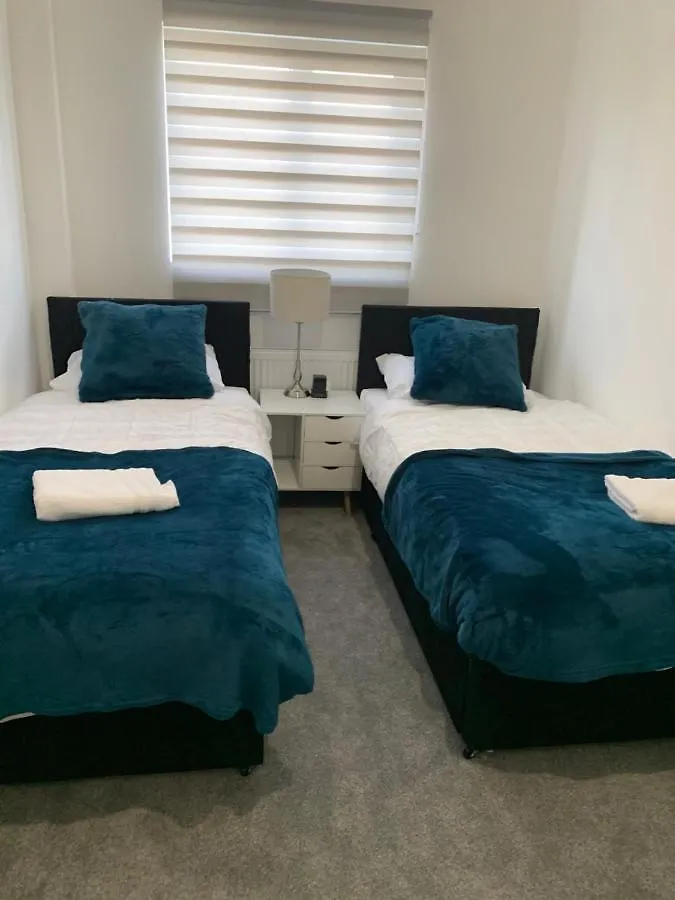 Beautiful 4 Ensuite Bedroom House, Free Wifi, Parking, Family, Corporate, Contractors Ilford 0*,