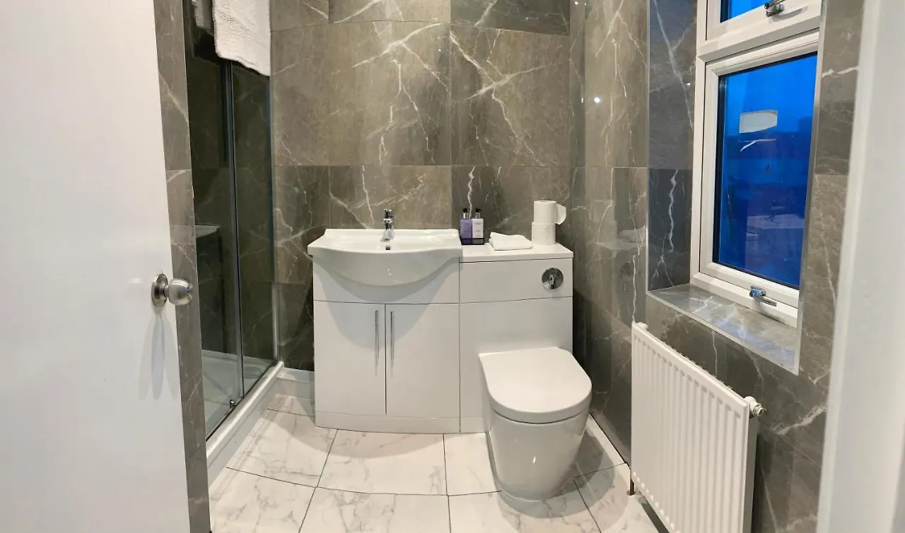 Beautiful 4 Ensuite Bedroom House, Free Wifi, Parking, Family, Corporate, Contractors Ilford Birleşik Krallık
