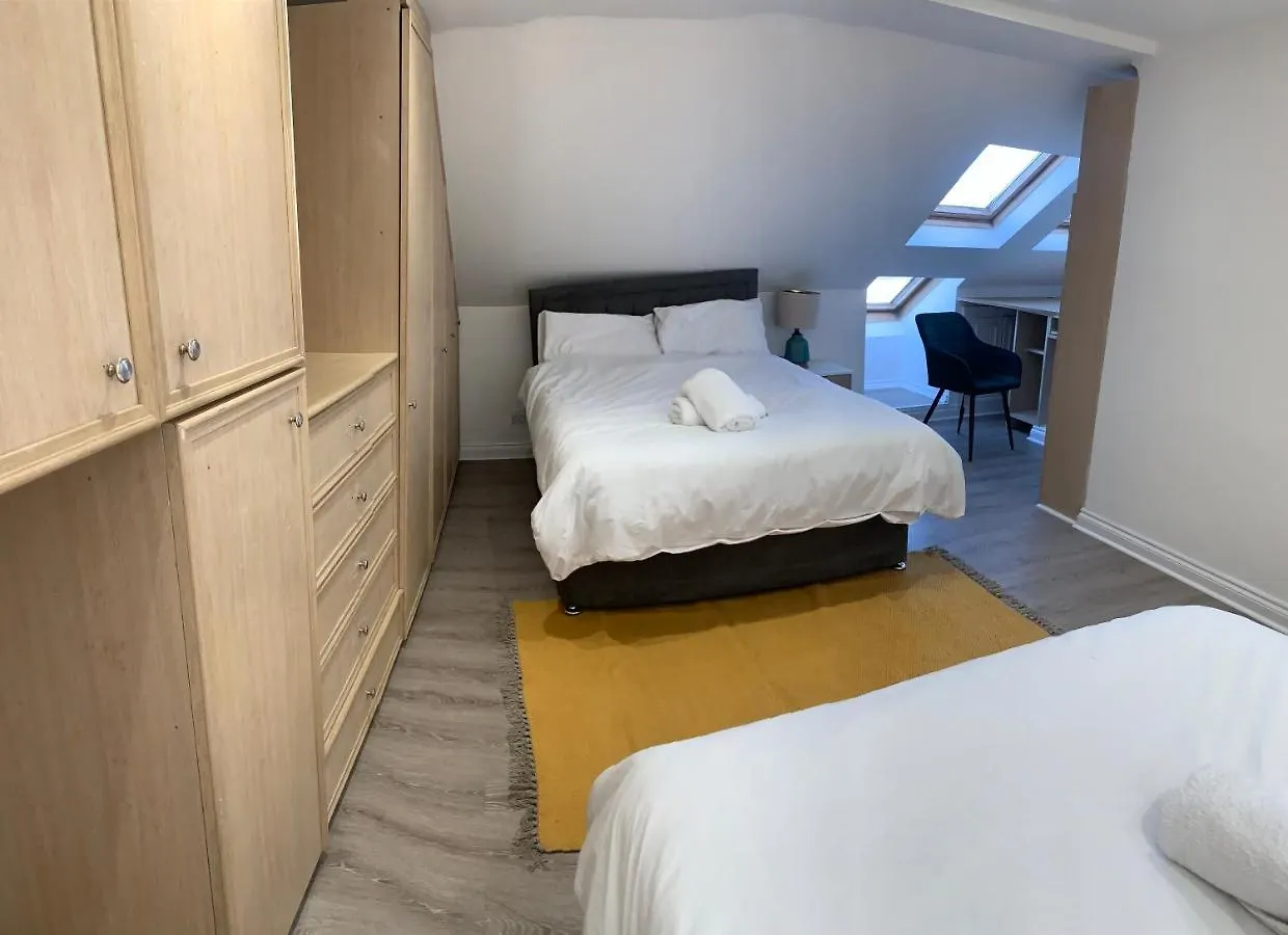 Beautiful 4 Ensuite Bedroom House, Free Wifi, Parking, Family, Corporate, Contractors Ilford Daire