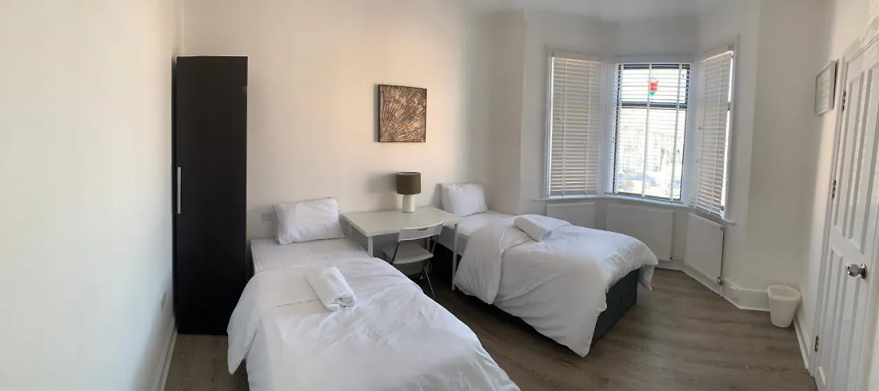 Beautiful 4 Ensuite Bedroom House, Free Wifi, Parking, Family, Corporate, Contractors Ilford 0*,  Birleşik Krallık